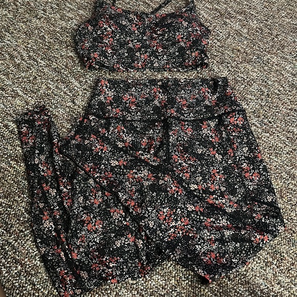 BCBGenetation padded sports bra and leggings. bra size small bottom size medium - Picture 3 of 4